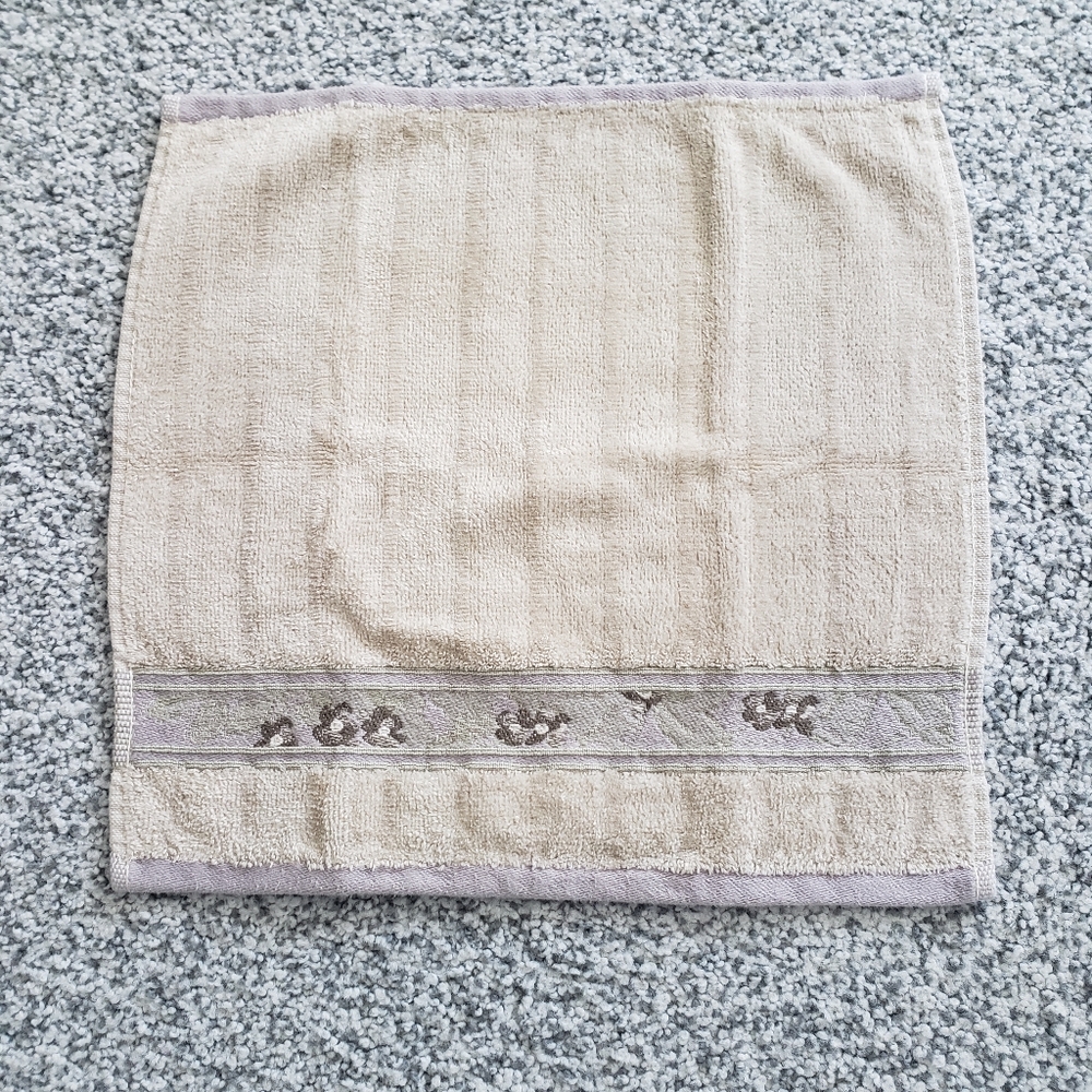 Wamsutta Green and Purple Hand Towels Soft and Absorbent